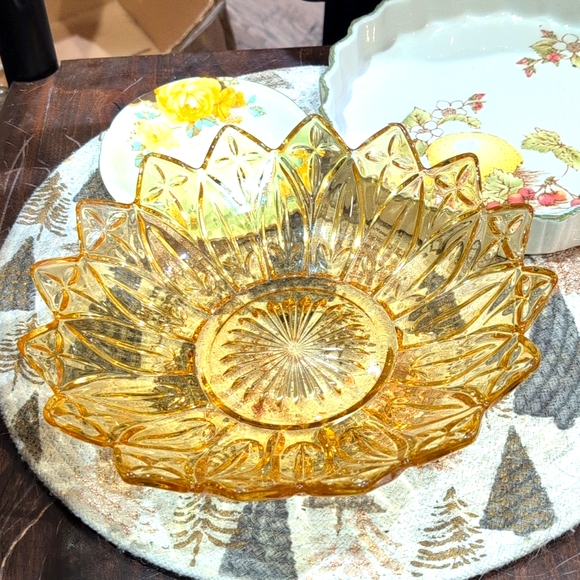 Vintage Amber Federal Glass Starburst Sunflower bowl - Picture 1 of 7